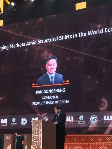 杠杆配资网 潘功胜最新发声！中国政府将实施更加积极的财政政策和适度宽松的货币政策