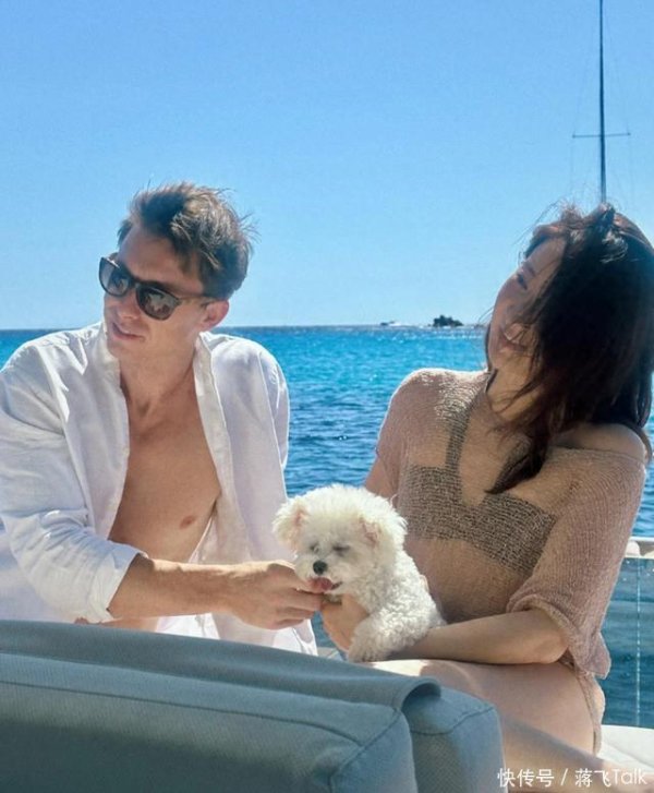 迪时策略 陈赫前妻不穿内衣大胆出镜，胸和肚子快一样平，那张脸倒是很美