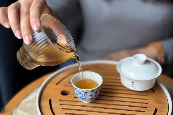 悦配资 喝茶会加速钙流失？医生劝：想骨骼强健，5种饮食习惯早改